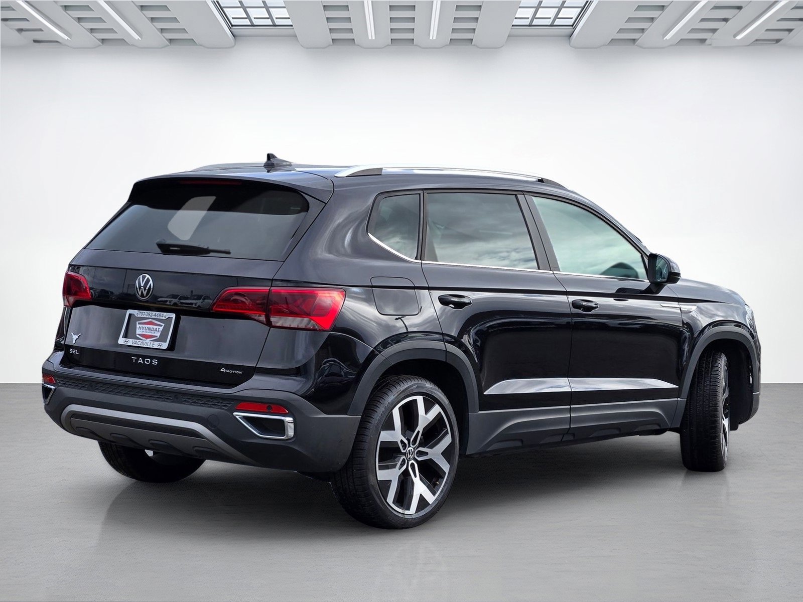 Used 2022 Volkswagen Taos SEL image 4