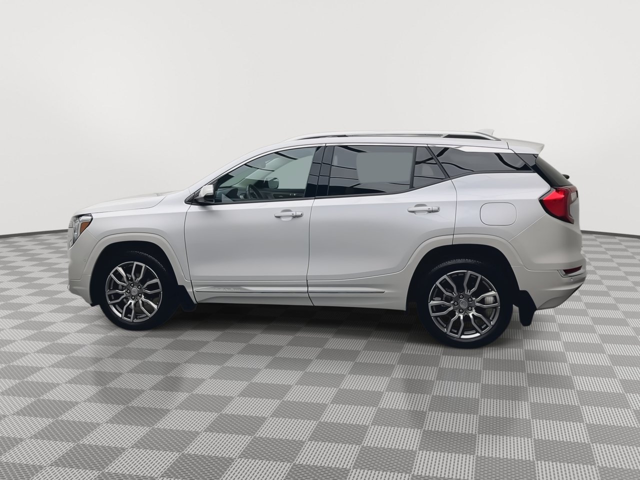 Certified 2024 GMC Terrain Denali w/ Denali Premium Package AWD/4WD image 41