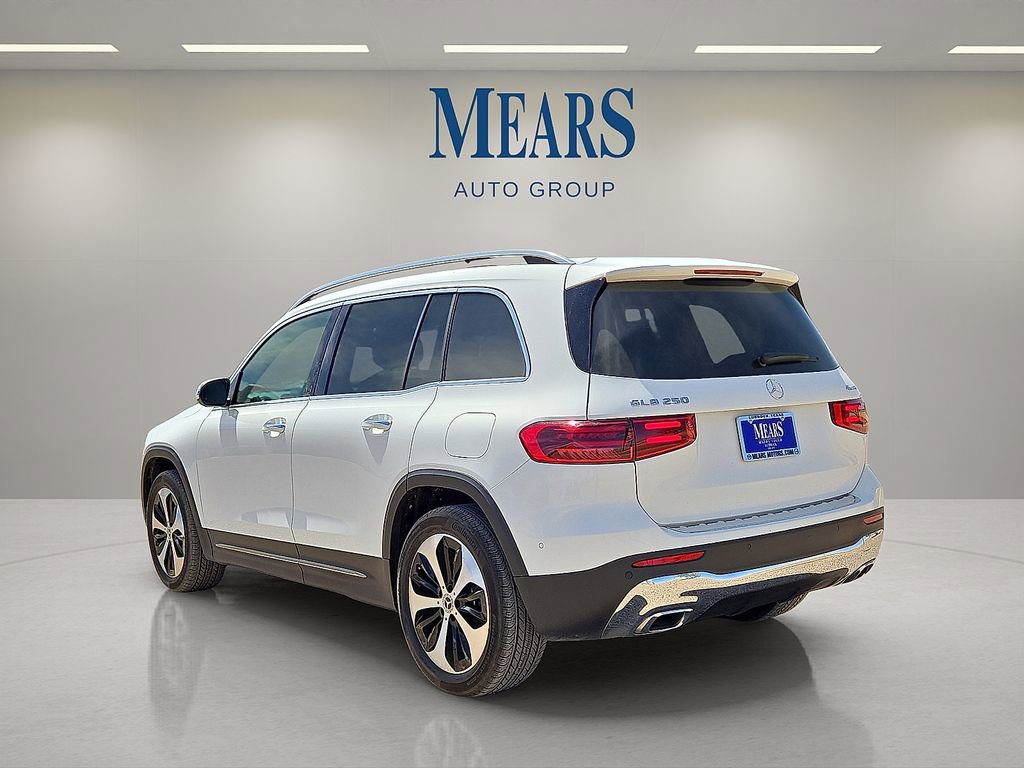 Used 2025 Mercedes-Benz GLB 250 4MATIC image 3