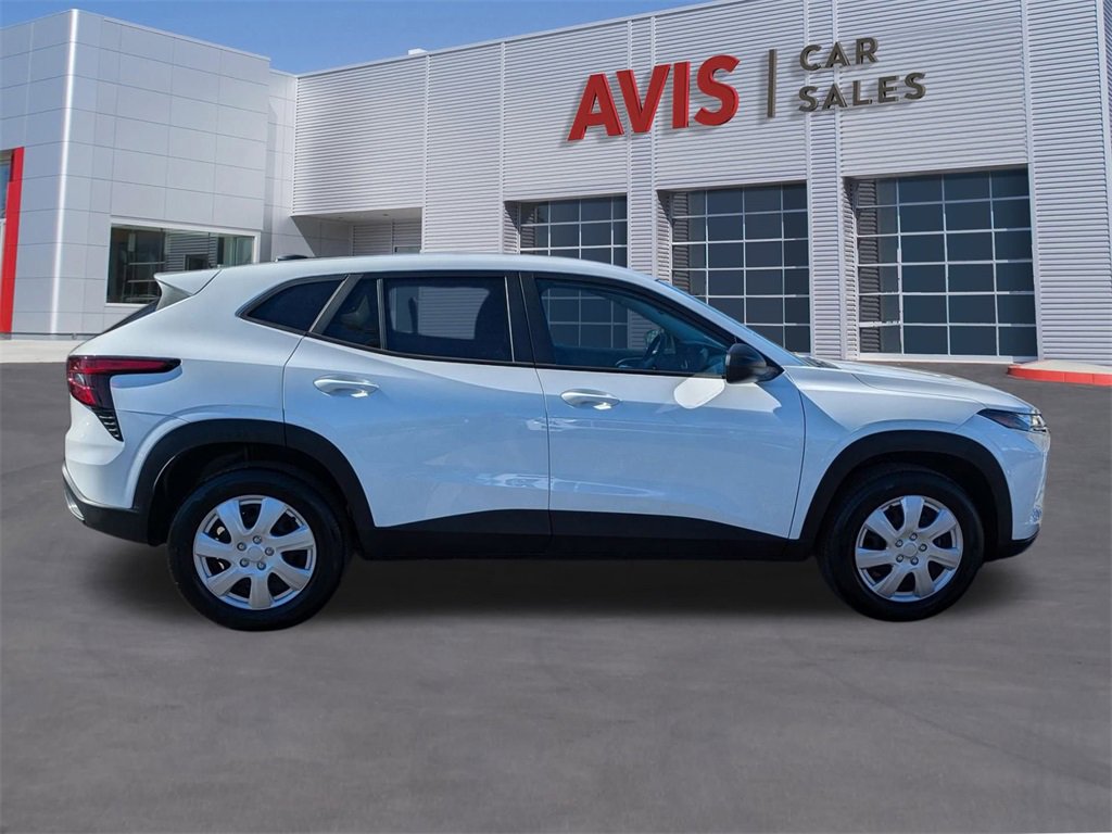 Used 2025 Chevrolet Trax LS image 5