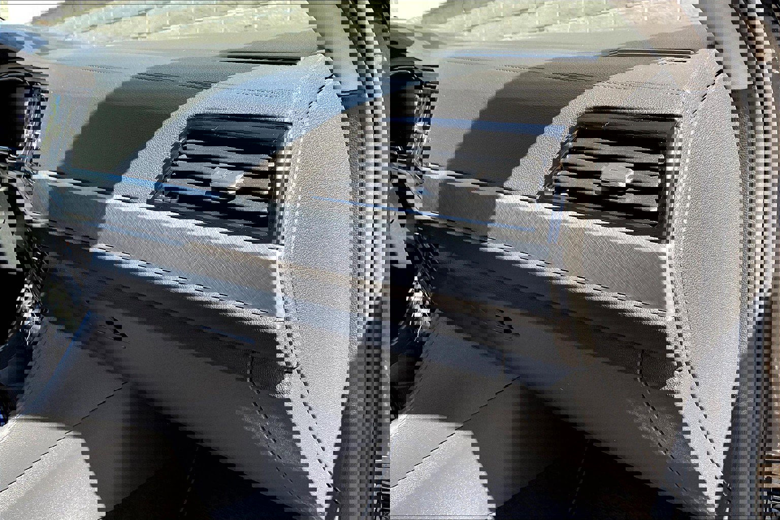 Used 2022 Volkswagen Jetta SE w/ Panoramic Sunroof Package image 16