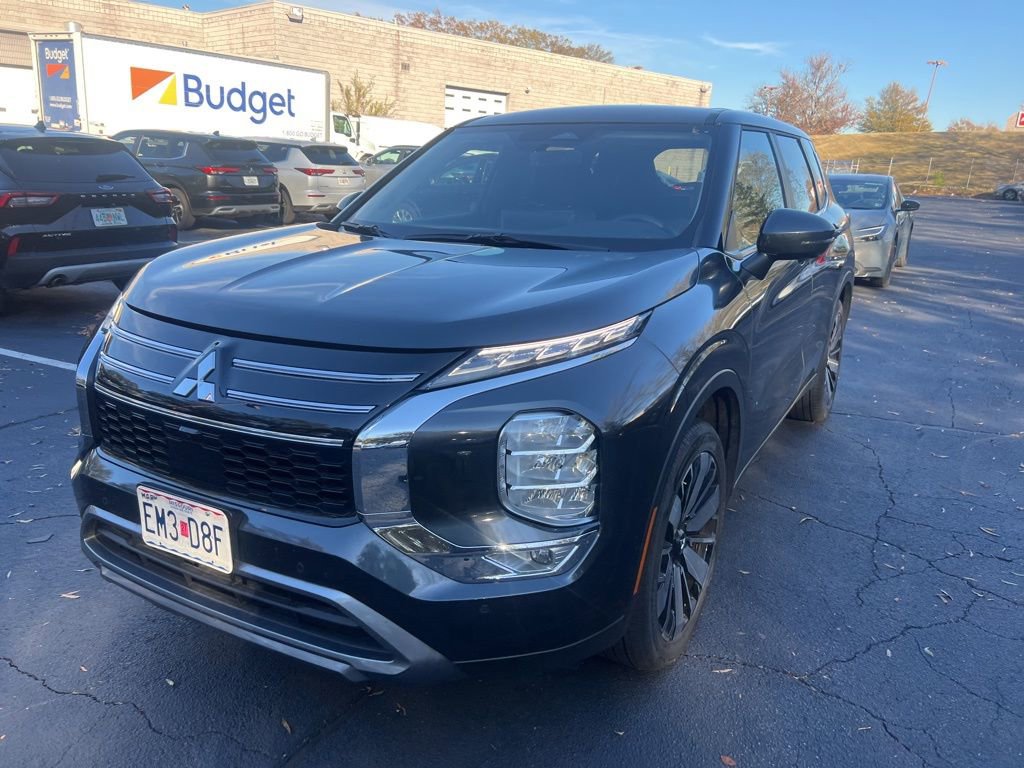 Used 2025 Mitsubishi Outlander SE