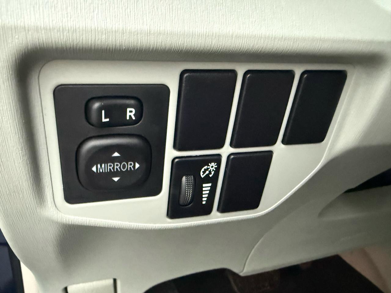 Used 2015 Toyota Prius Three image 31