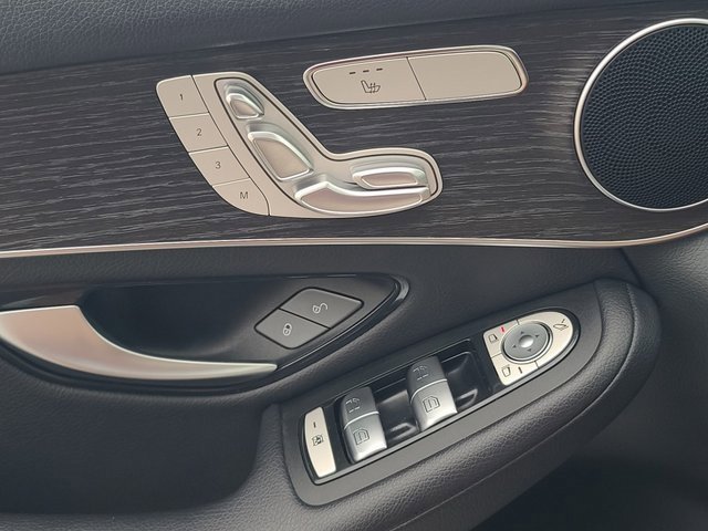 Used 2022 Mercedes-Benz GLC 300 4MATIC w/ Multimedia Package Lite image 29