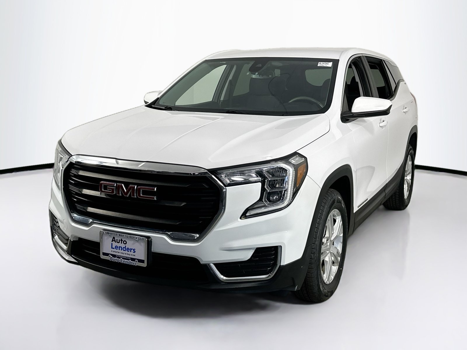 Used 2022 GMC Terrain SLE FWD image 1