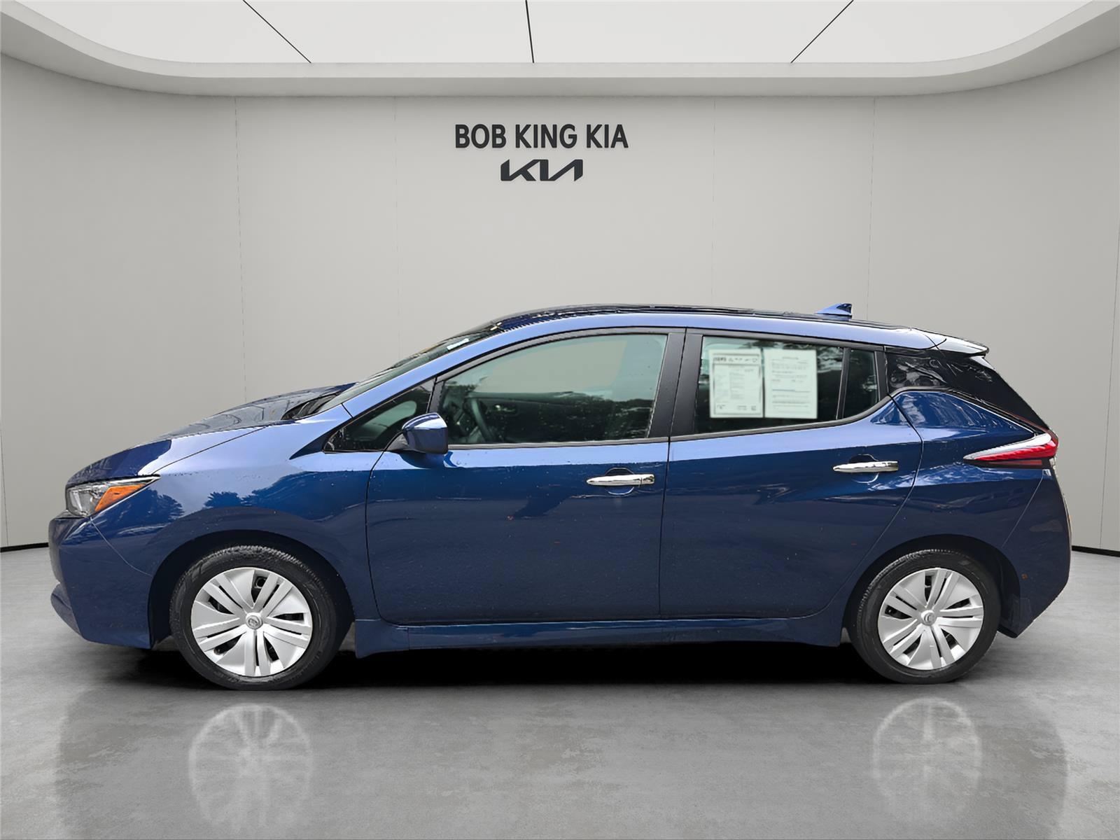 Used 2025 Nissan Leaf S FWD image 2