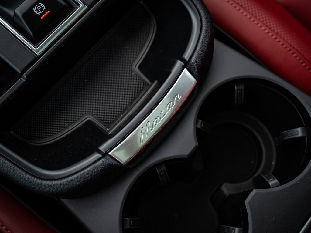 Certified 2025 Porsche Macan image 22