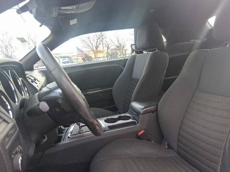 Used 2014 Dodge Challenger SXT RWD image 13