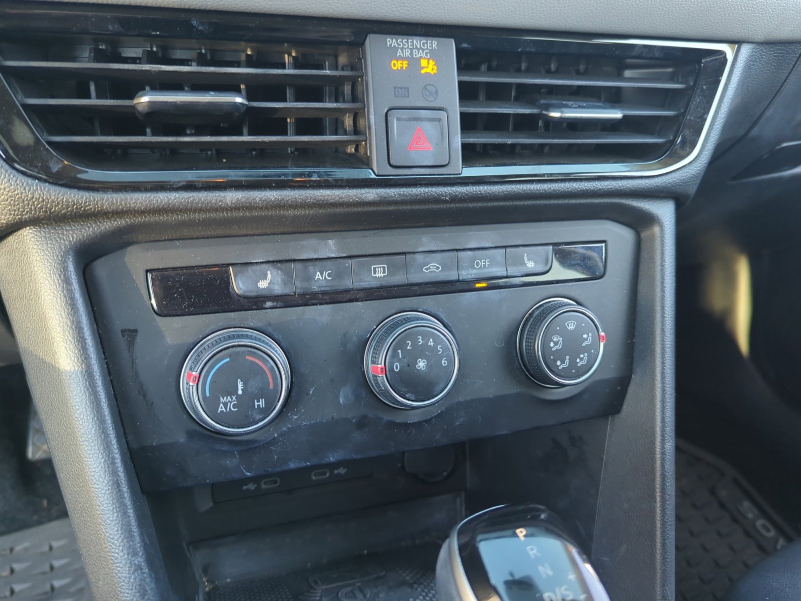 Certified 2022 Volkswagen Taos SE image 12