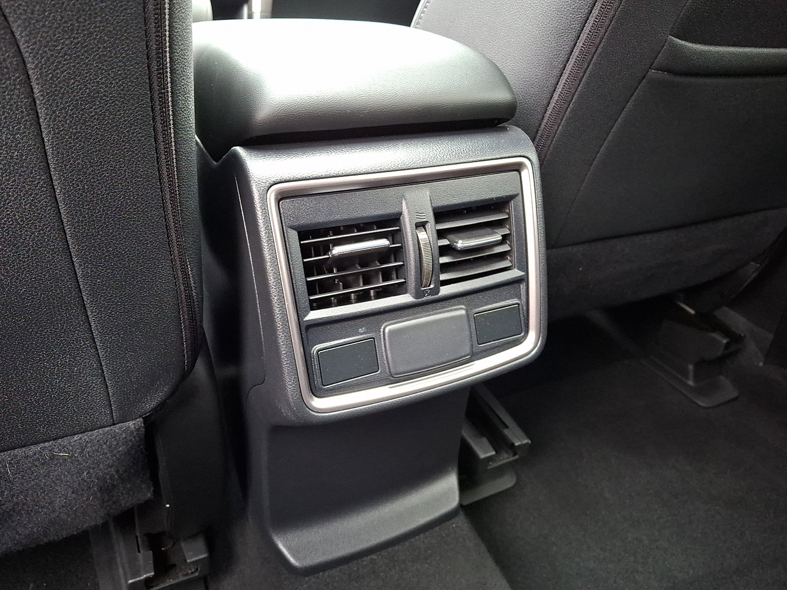Used 2019 Subaru Forester Premium w/ All-Weather Package AWD/4WD image 11