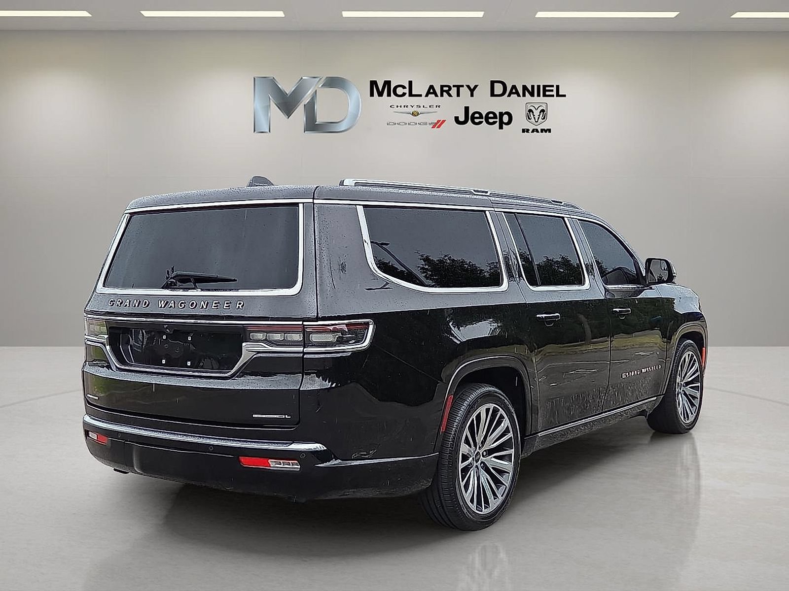 Used 2023 Jeep Grand Wagoneer L Series III AWD/4WD image 5