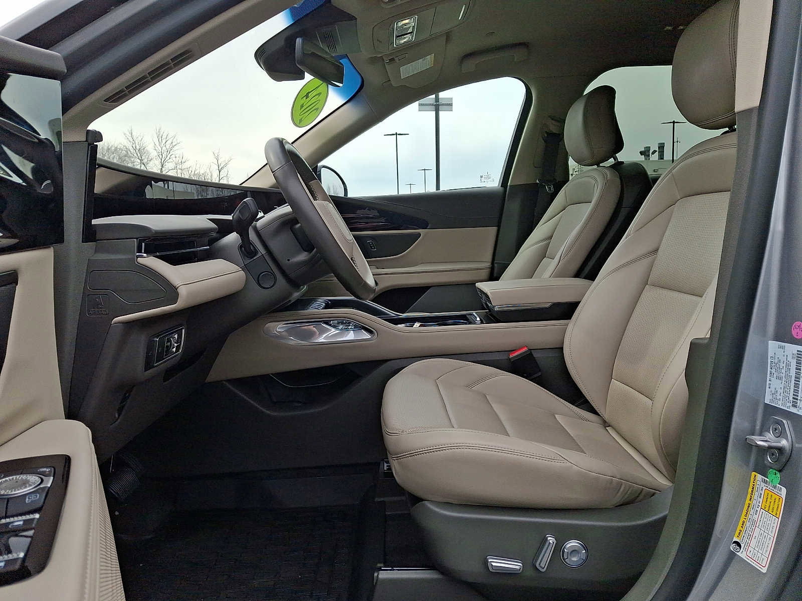 Used 2024 Lincoln Nautilus Premier image 13