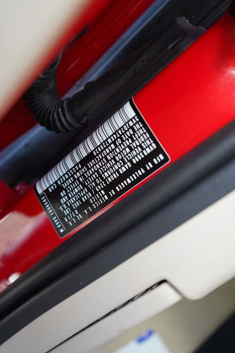 Used 2019 Volkswagen Beetle 2.0T SE image 9