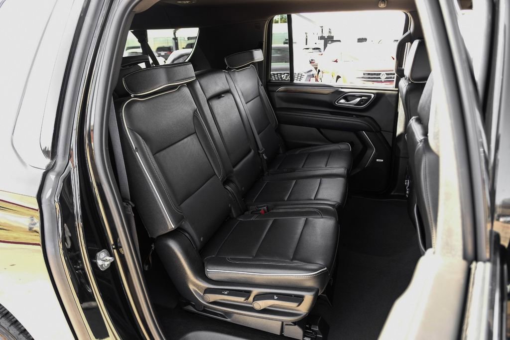 Used 2024 Chevrolet Suburban Premier image 32