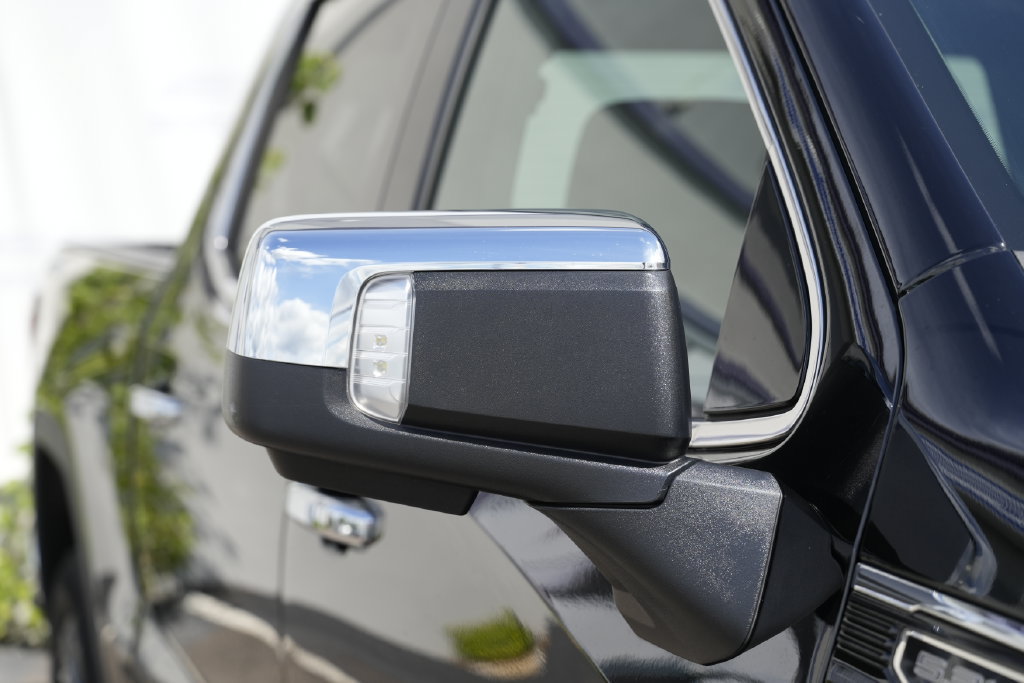 Used 2025 GMC Sierra 1500 SLT AWD/4WD image 9