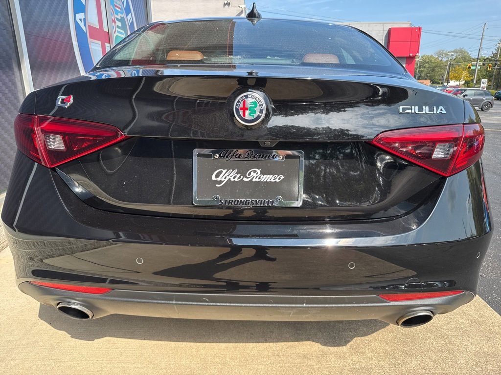 Used 2018 Alfa Romeo Giulia AWD image 9