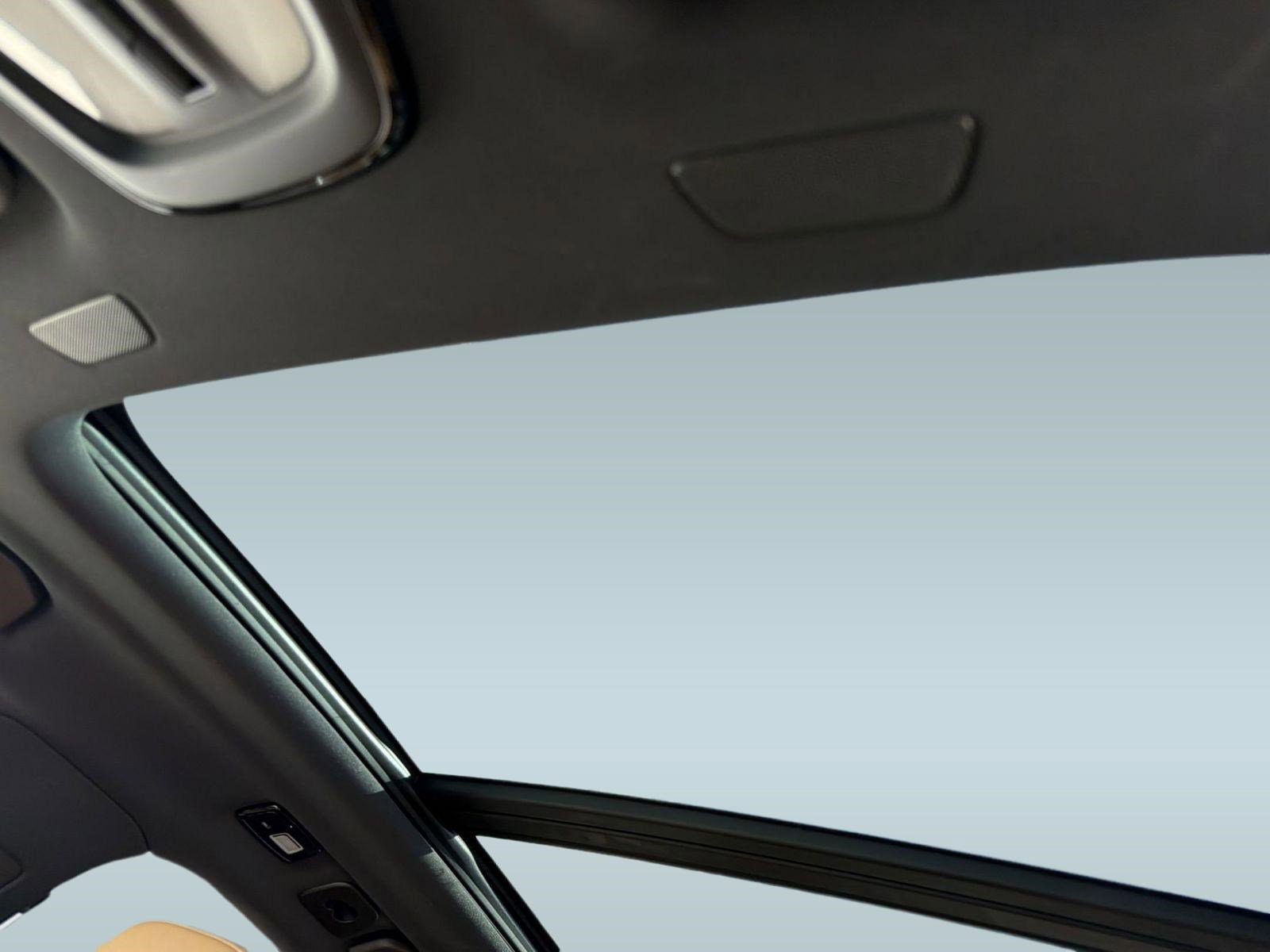 Used 2023 Volvo XC60 B5 Ultimate w/ Climate Package image 15