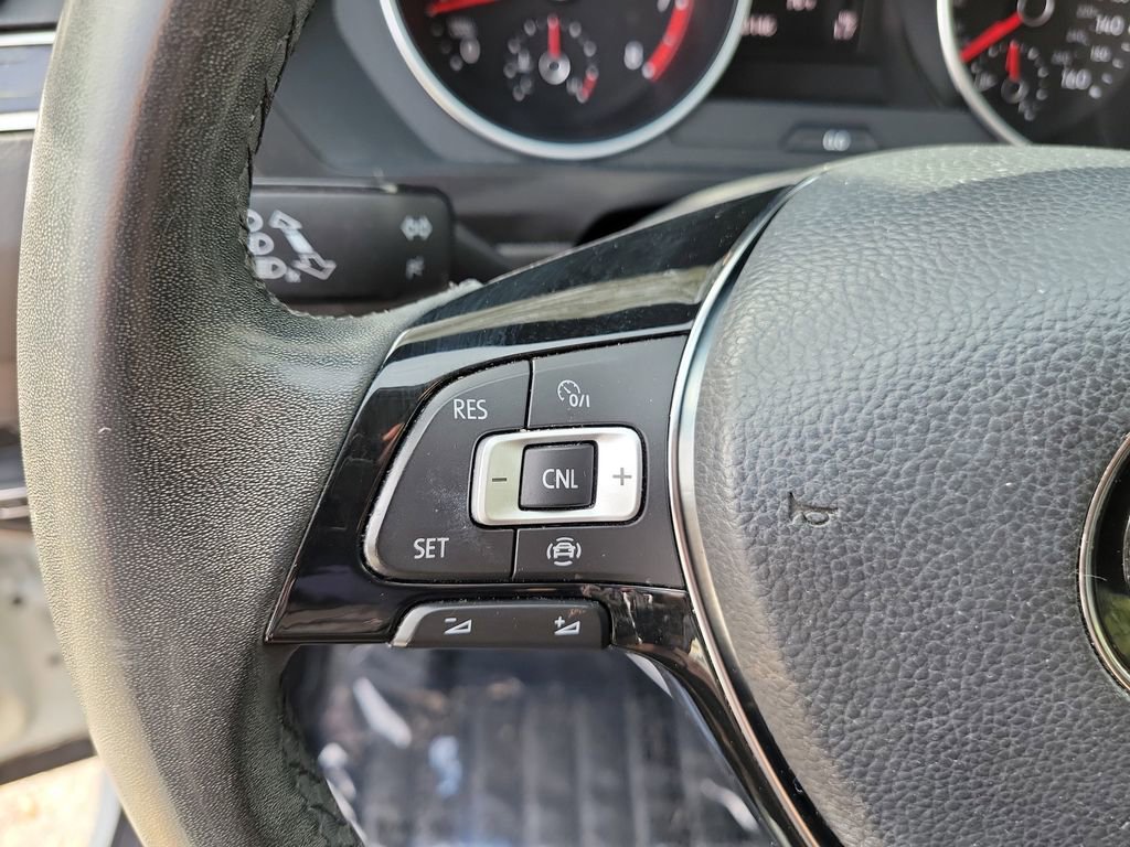 Used 2020 Volkswagen Tiguan SE image 24