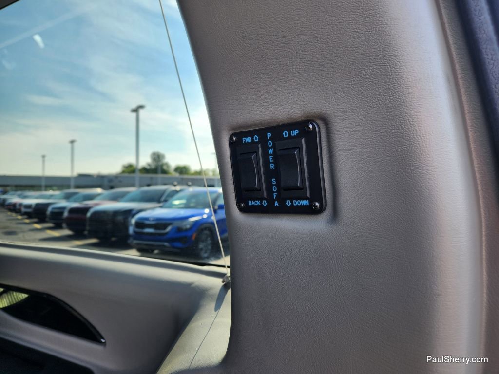 Used 2021 Chevrolet Express 2500 image 27