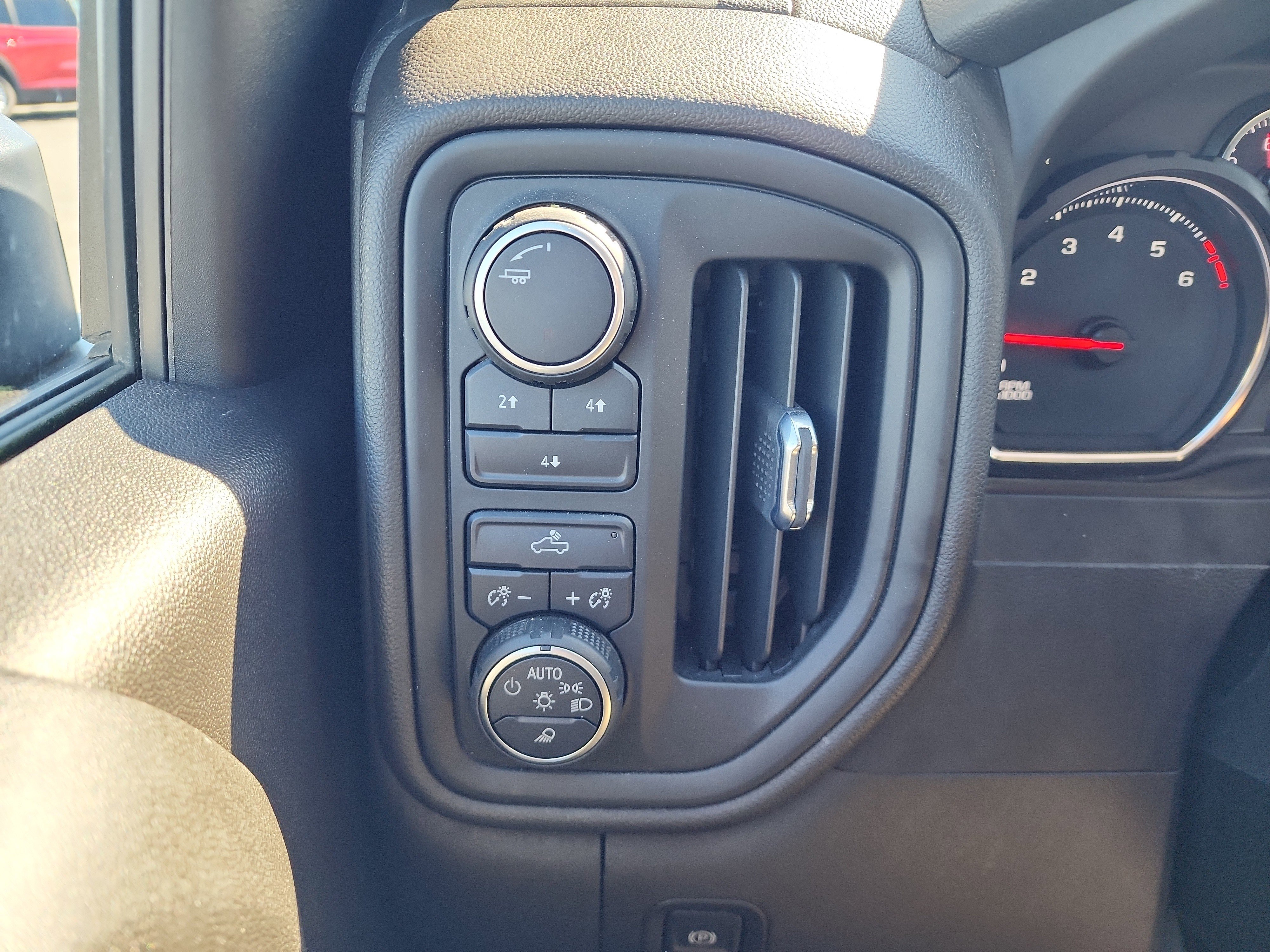 Used 2022 Chevrolet Silverado 2500 Custom w/ Custom Value Package image 23