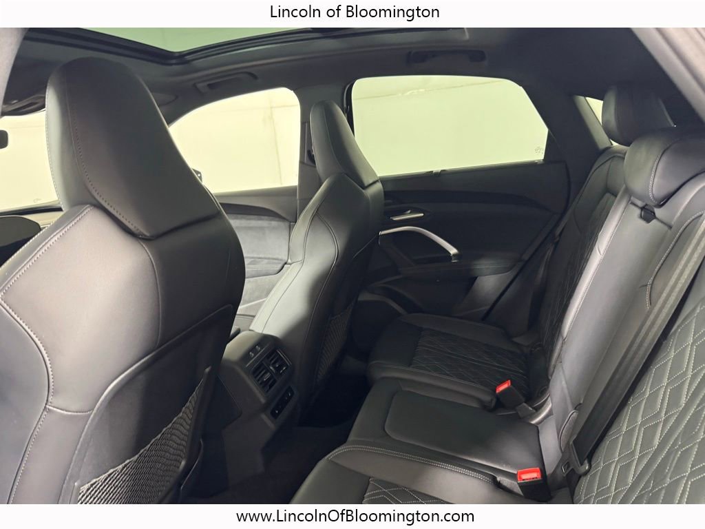 Used 2025 Audi SQ5 Prestige w/ Prestige Package image 31