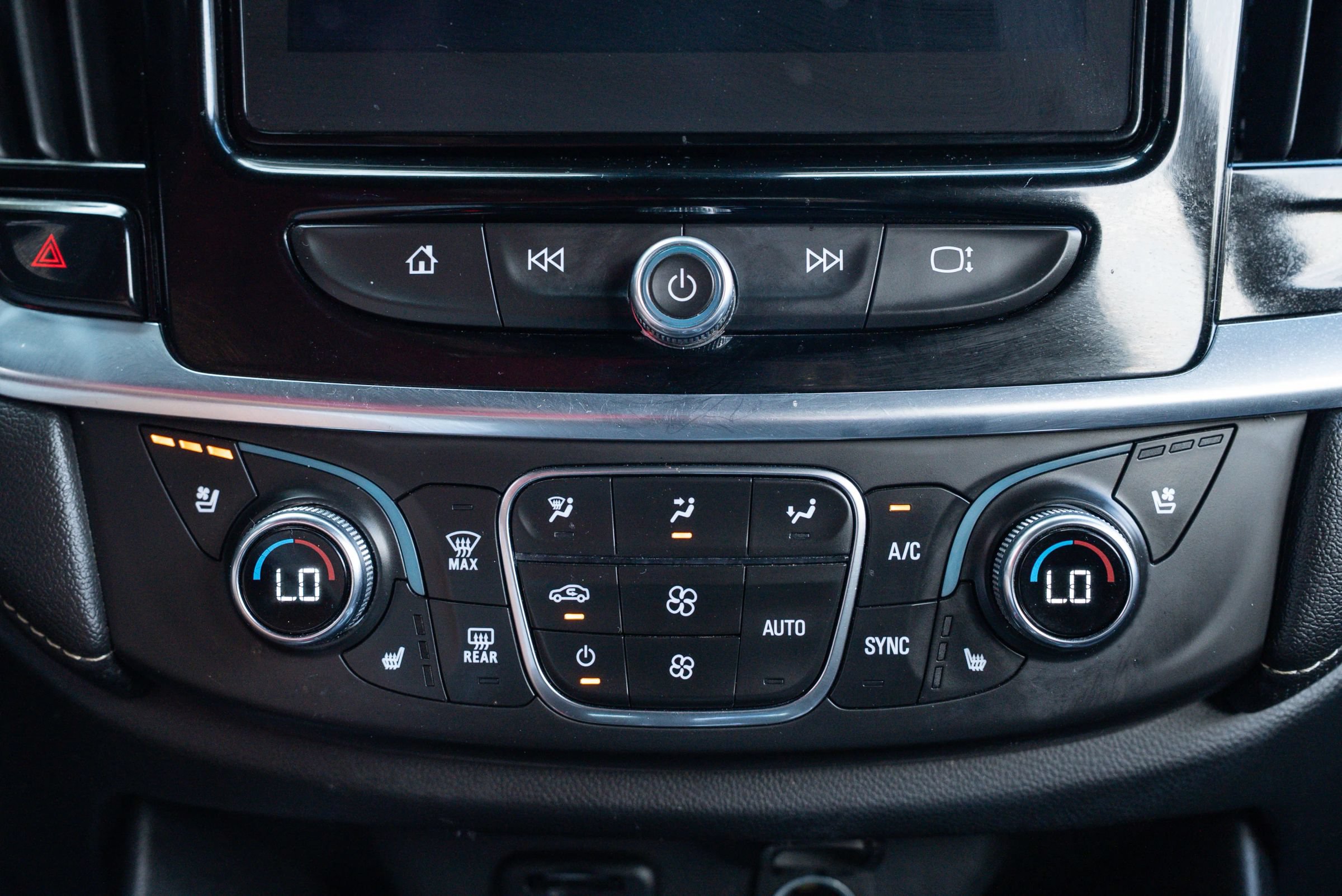 Used 2022 Chevrolet Traverse Premier AWD/4WD image 31