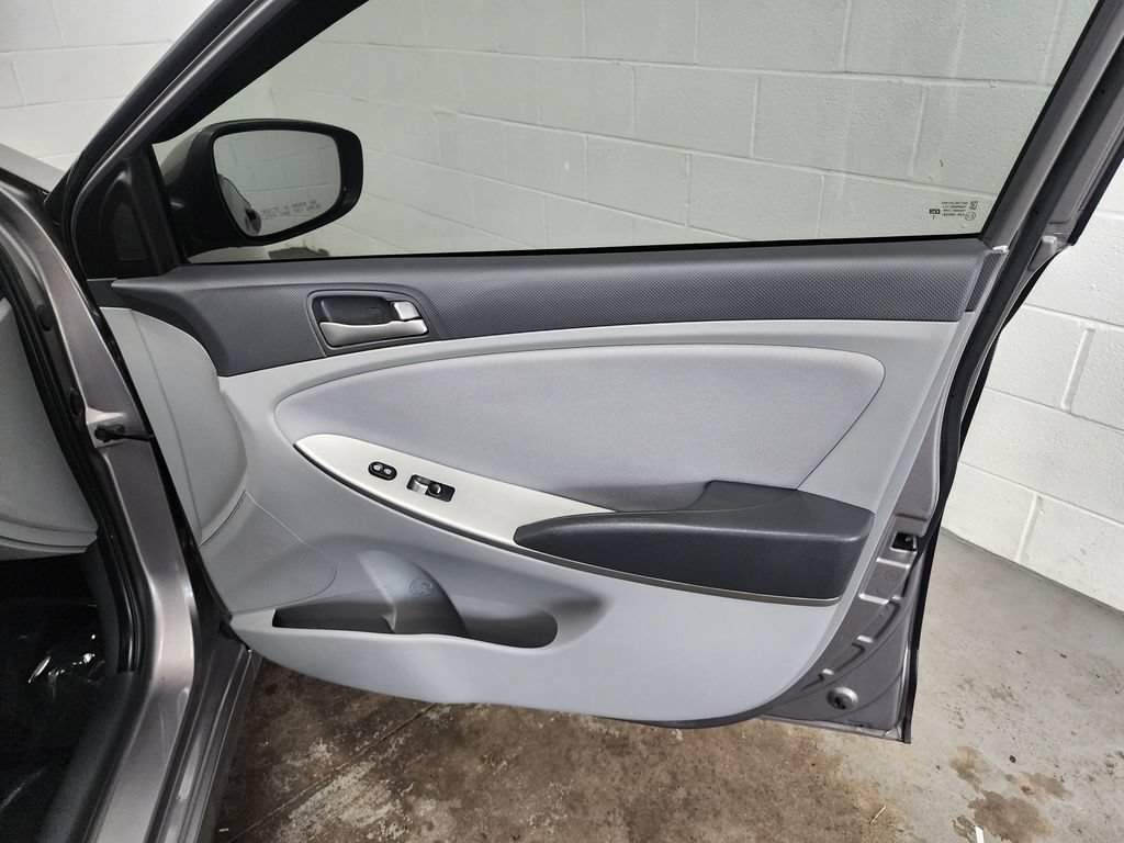 Used 2017 Hyundai Accent SE FWD image 28