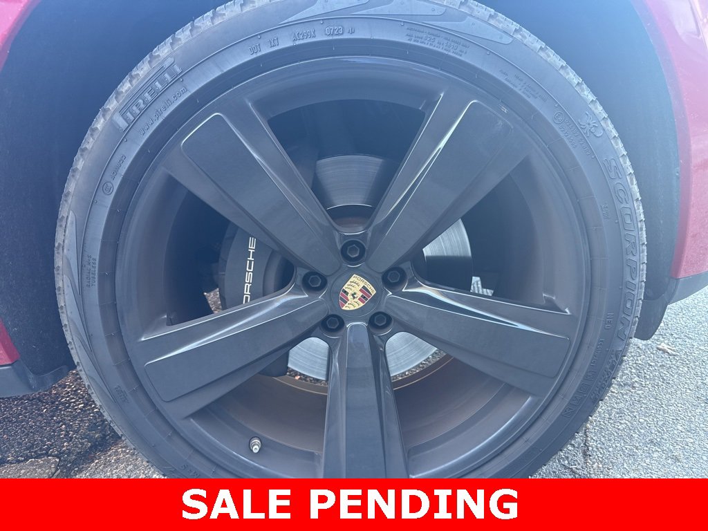 Used 2024 Porsche Macan image 3