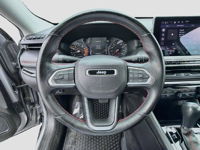 Used 2022 Jeep Compass Trailhawk w/ Trailhawk Convenience Group AWD/4WD image 12