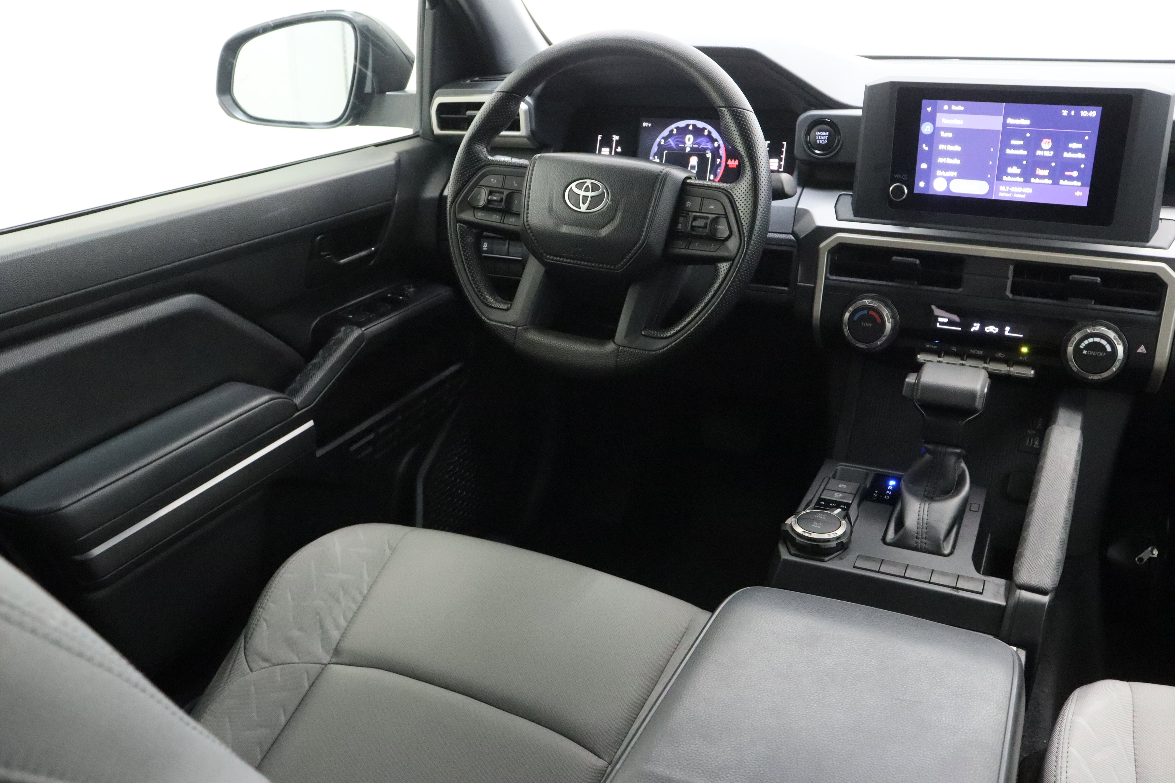 Used 2025 Toyota Tacoma SR5 AWD/4WD image 30