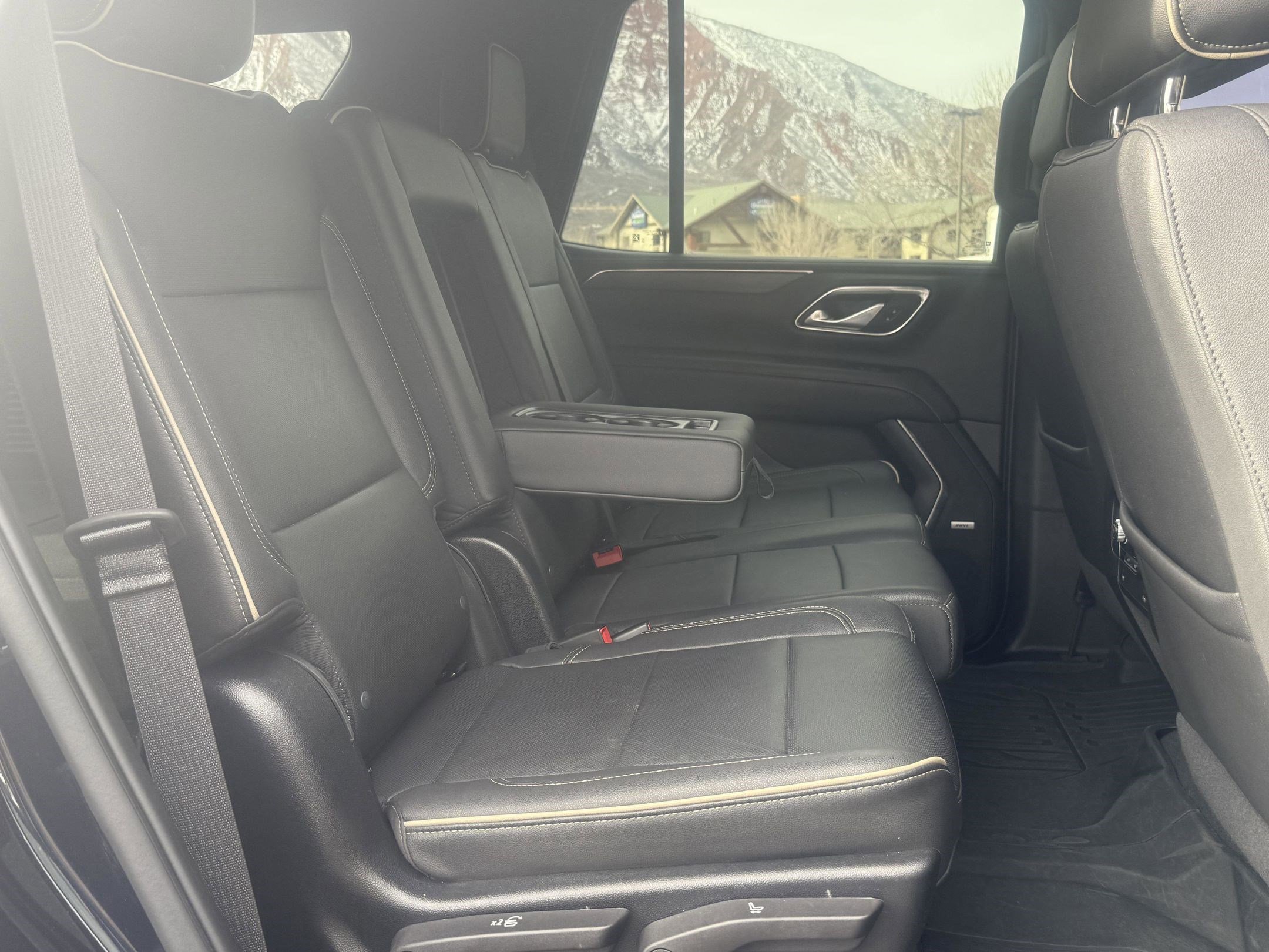 Used 2022 GMC Yukon SLT image 38