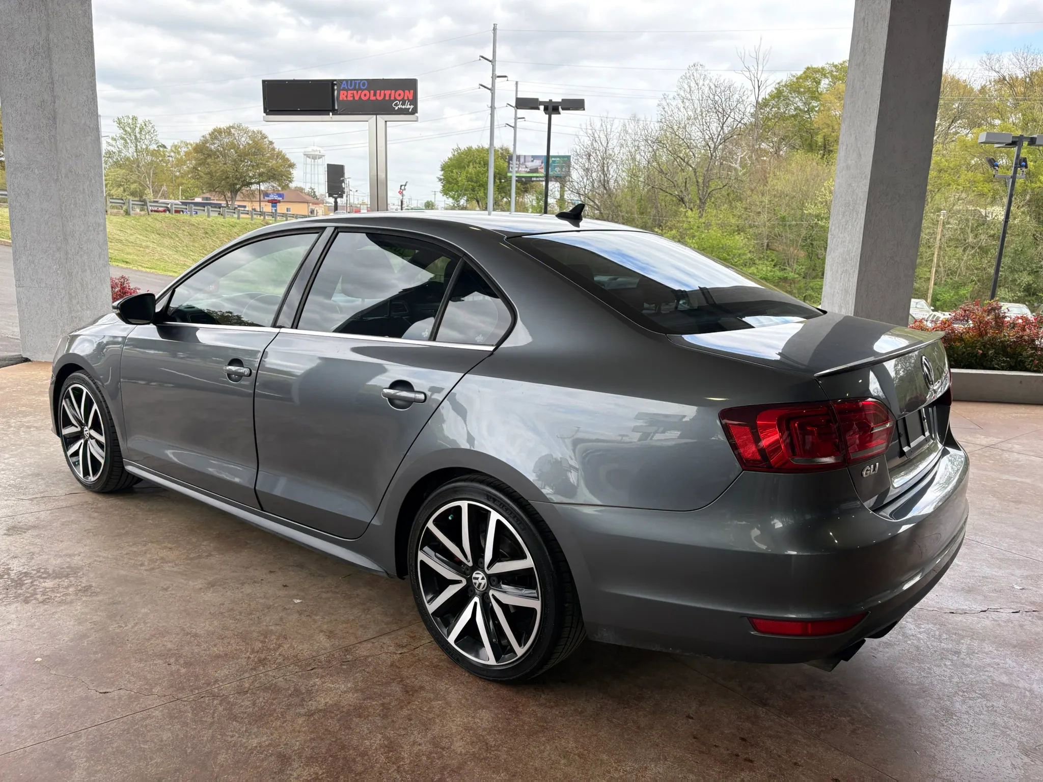 Used 2014 Volkswagen Jetta GLI FWD image 4
