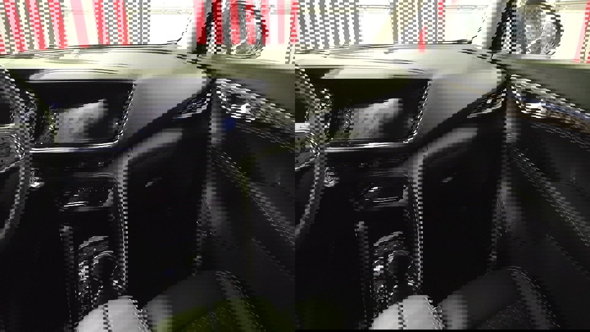 Used 2021 Buick Envision Avenir w/ Technology Package II image 16