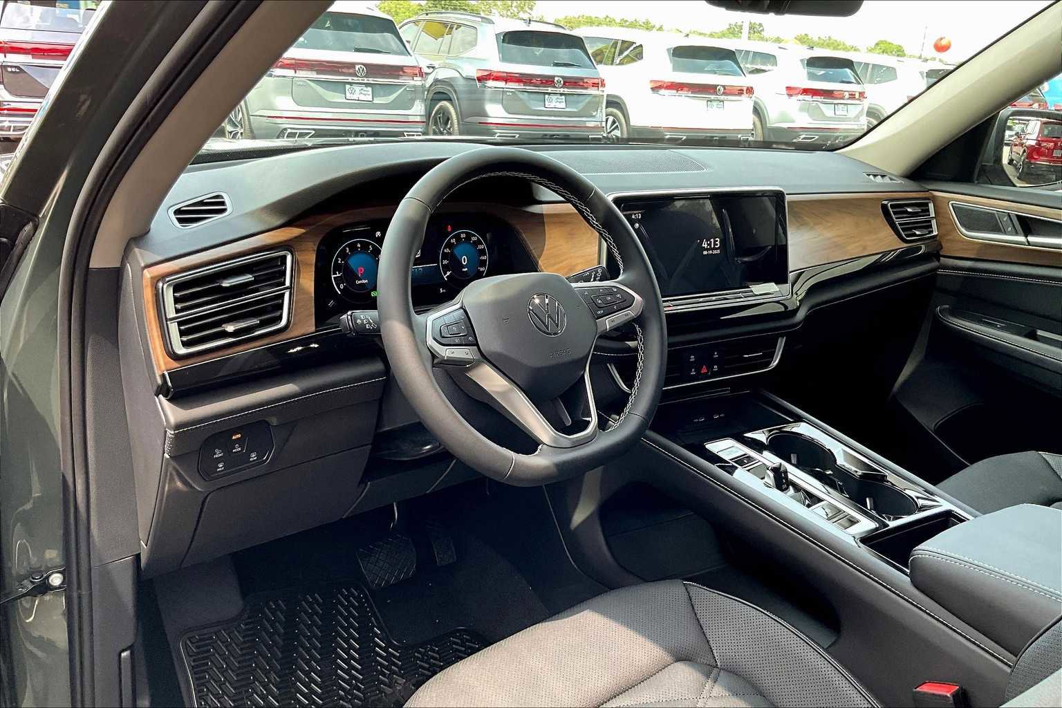 New 2026 Volkswagen Atlas SE image 8