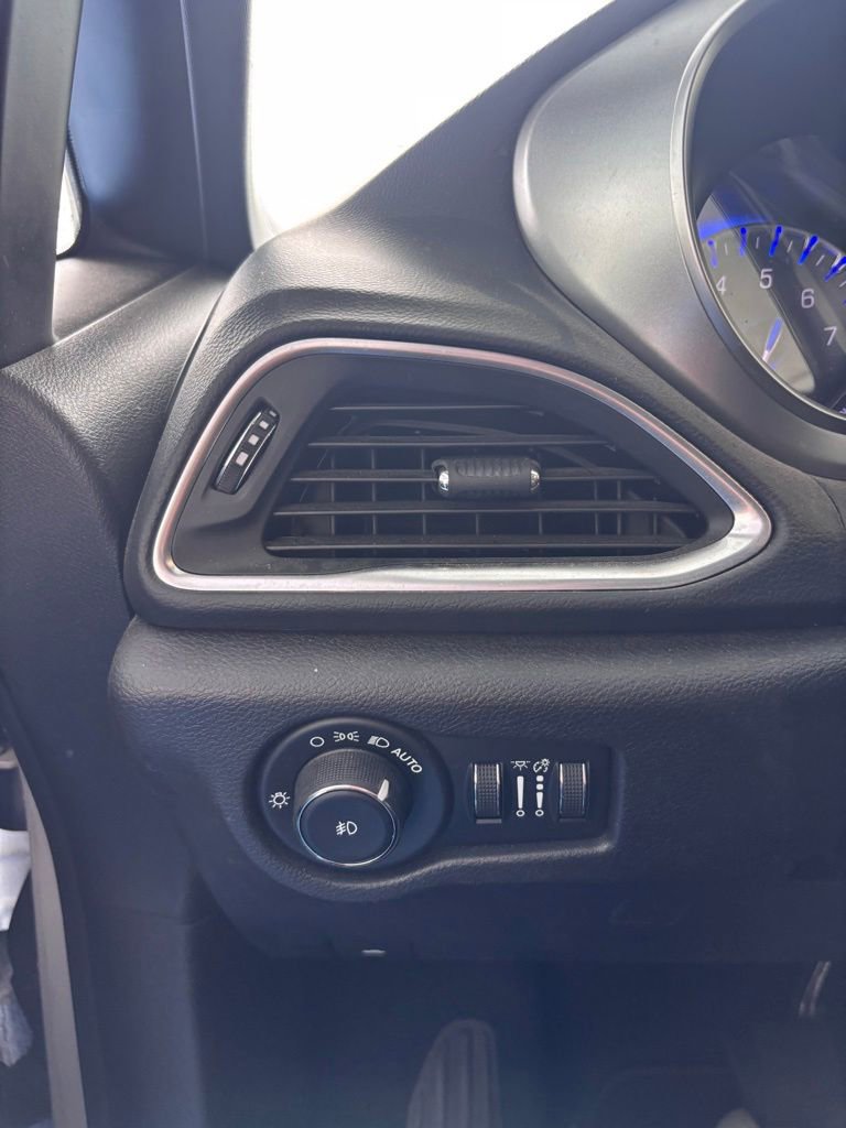 Used 2019 Chrysler Pacifica Touring Plus w/ S Appearance Package FWD image 19
