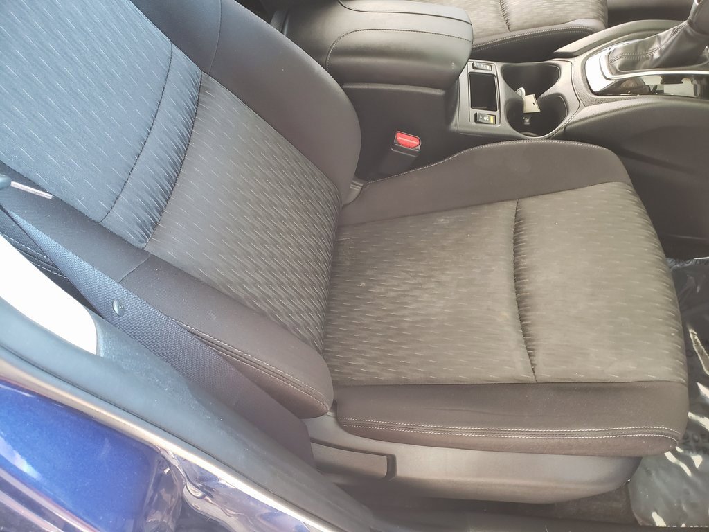 Used 2019 Nissan Rogue SV image 18