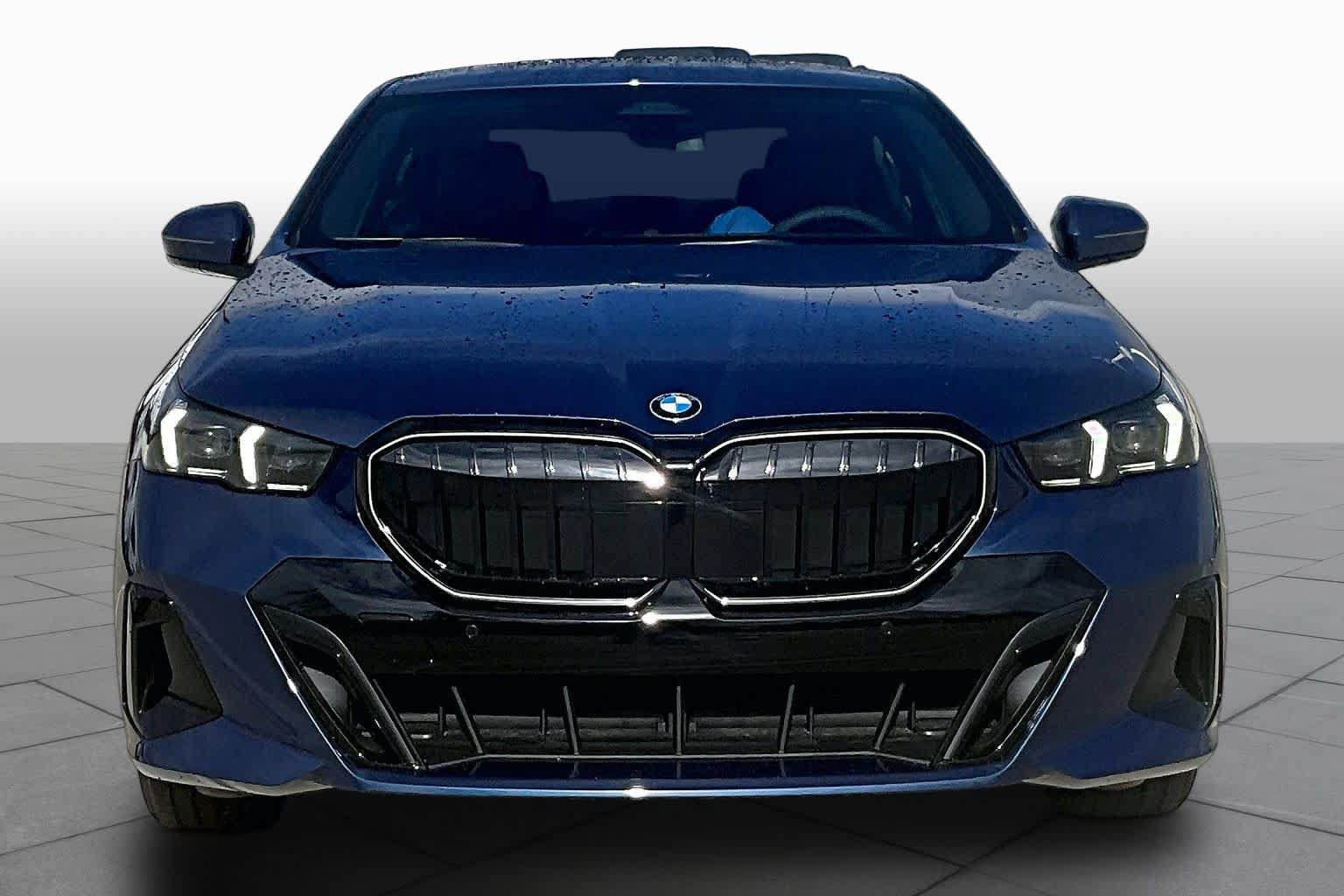 Used 2027 BMW 530i w/ M Sport Package RWD image 3