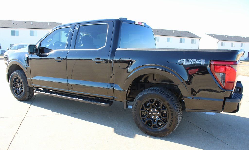 Used 2024 Ford F150 XLT w/ XLT Black Appearance Package image 15