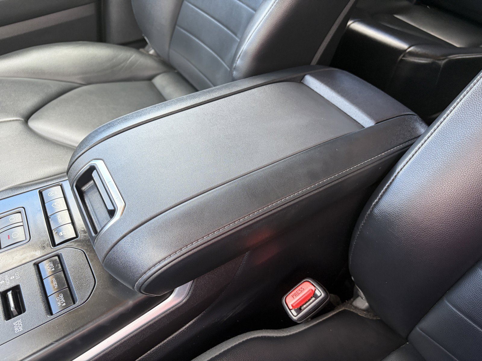 Used 2022 Toyota Highlander XLE AWD/4WD image 26
