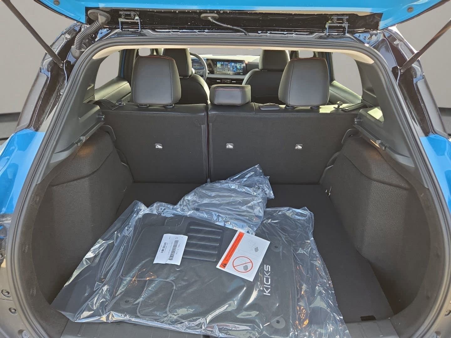New 2026 Nissan Kicks SR w/ Cold Weather Package AWD/4WD image 31