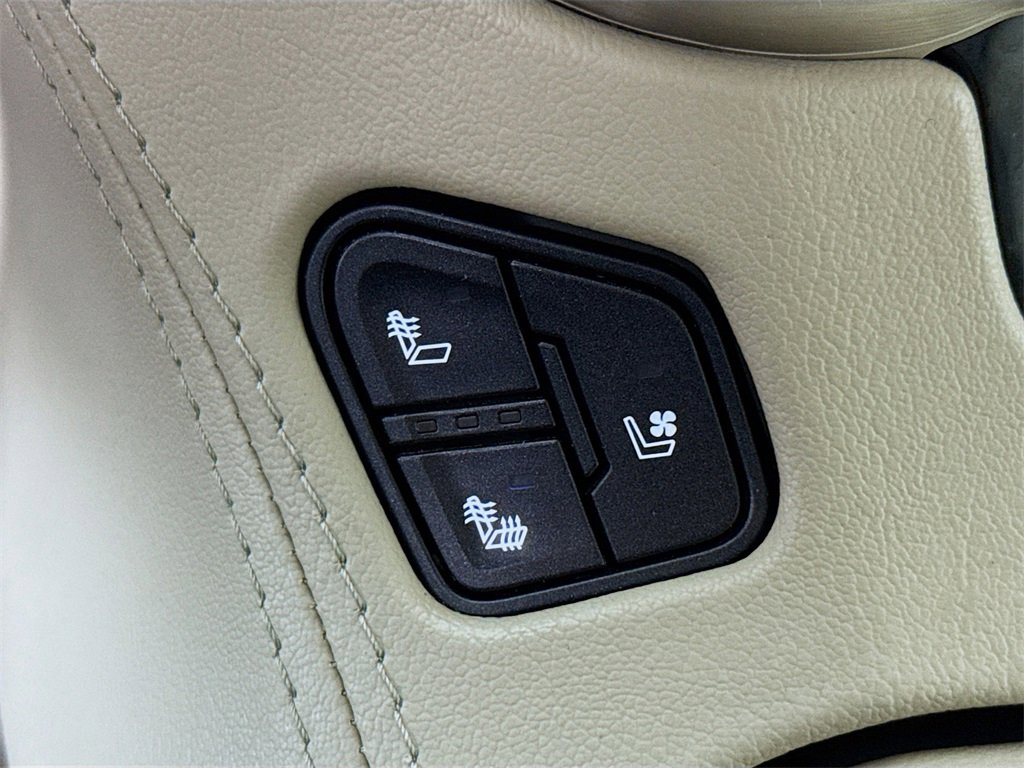 Used 2020 GMC Yukon Denali w/ Open Road Package image 13