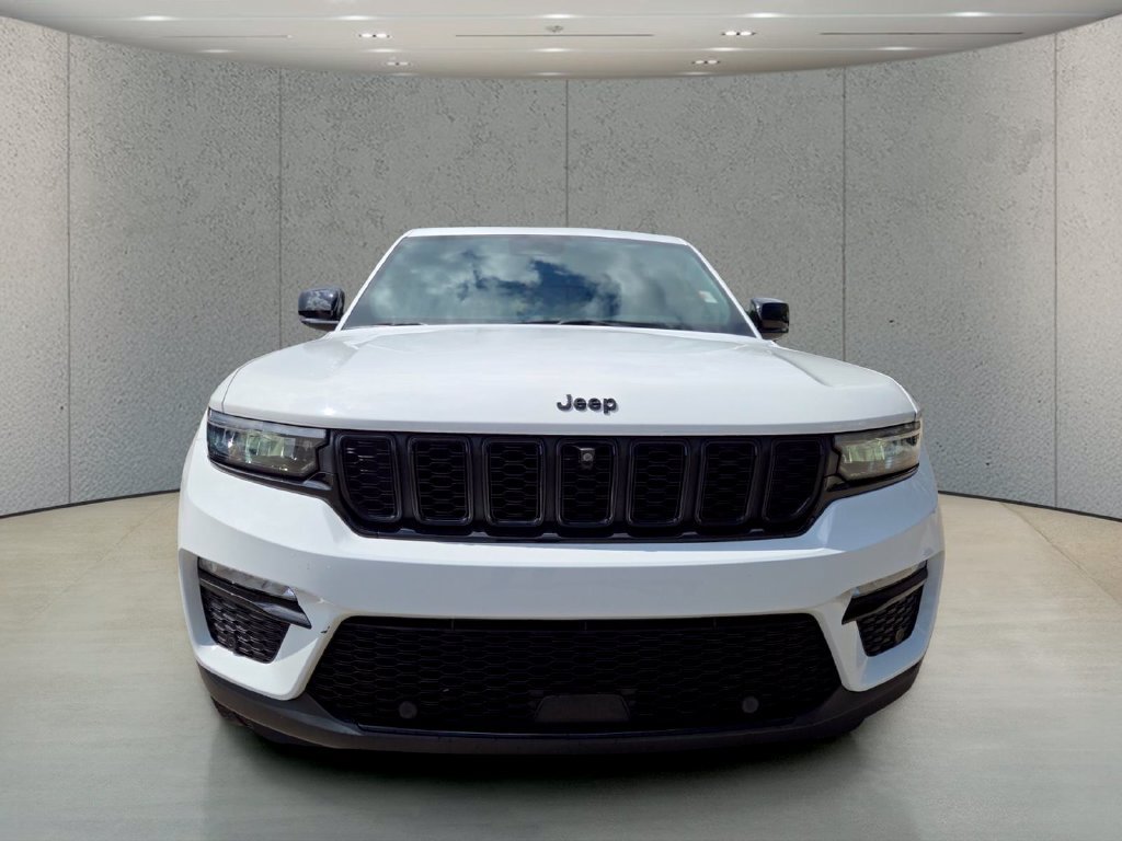 Used 2025 Jeep Grand Cherokee Limited AWD/4WD image 13