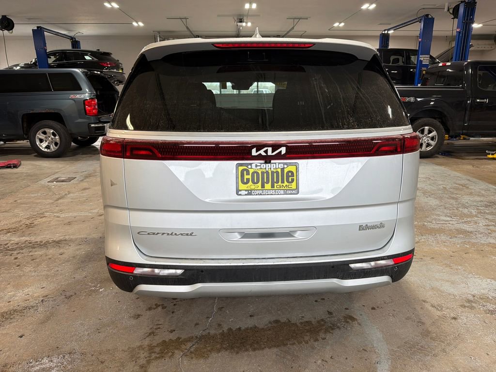 Used 2022 Kia Carnival LX image 9