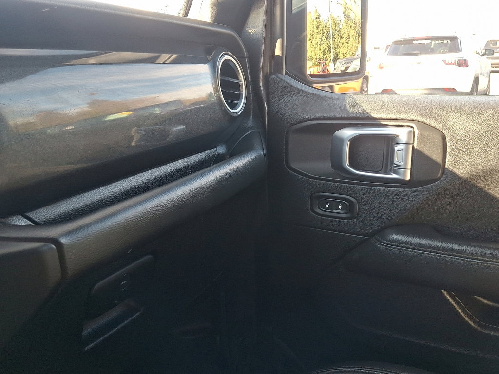 Used 2021 Jeep Wrangler Unlimited Sahara image 31