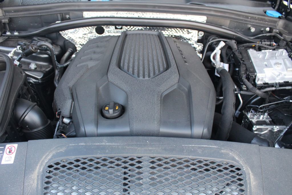 Certified 2026 Porsche Macan image 16