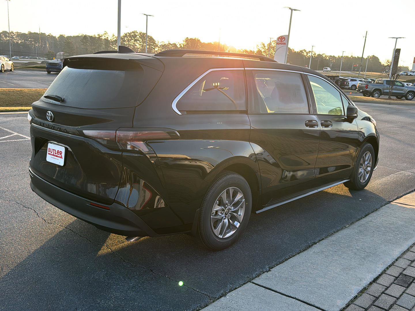 New 2026 Toyota Sienna LE image 5
