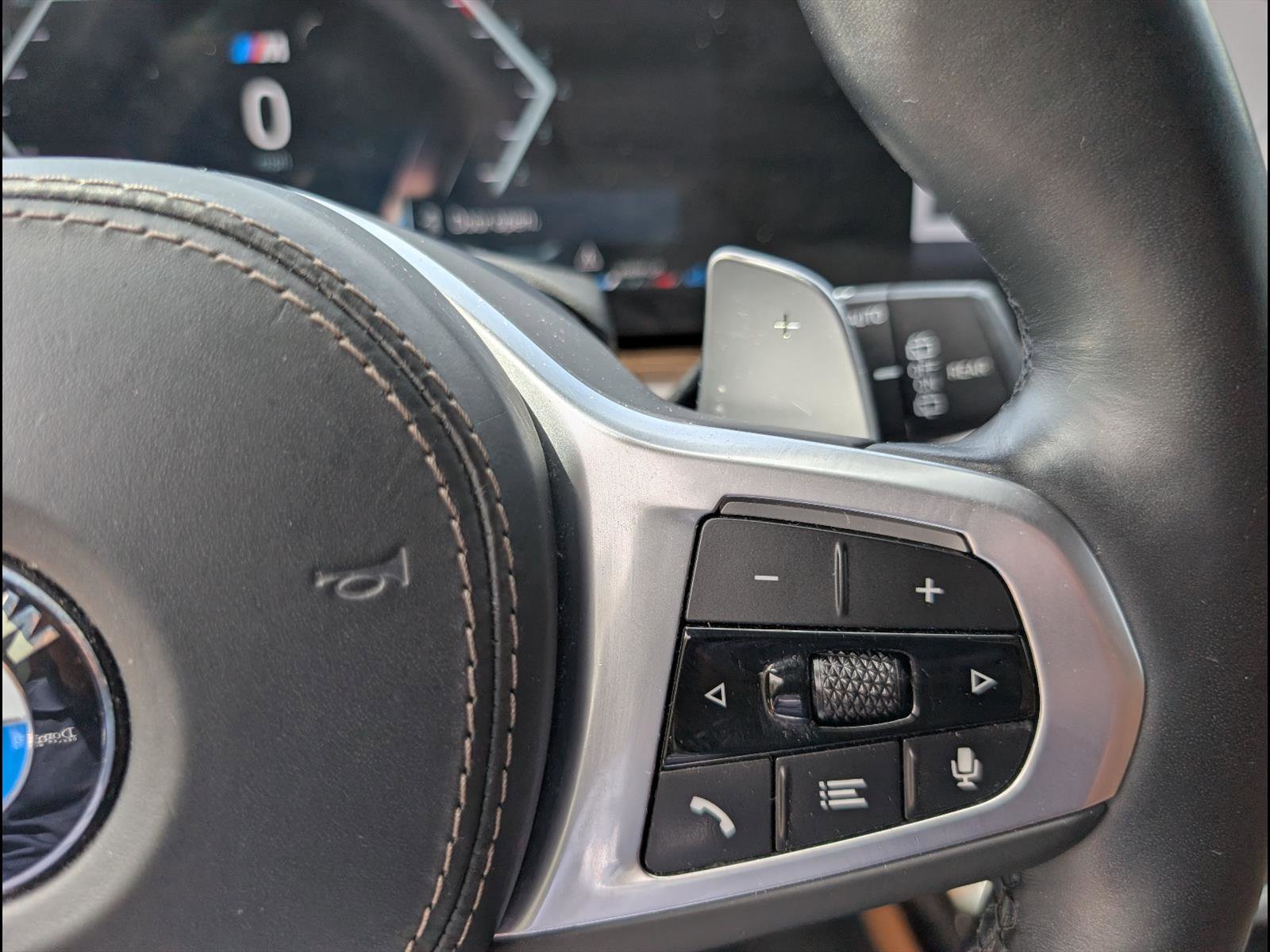 Used 2024 BMW X7 xDrive40i w/ Executive Package image 17