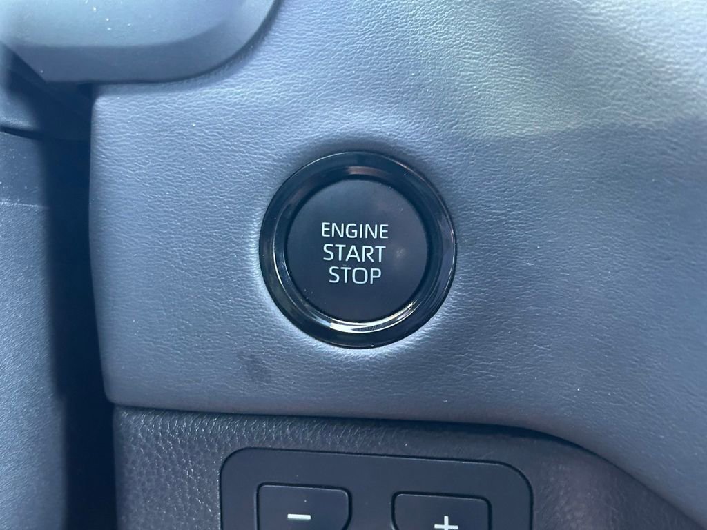 Used 2025 Toyota Tundra Platinum image 40