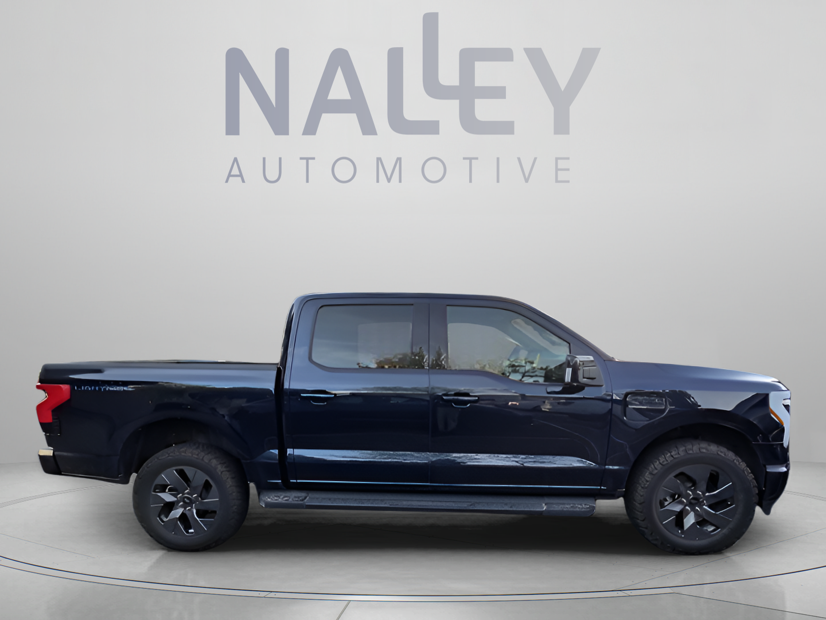 Used 2023 Ford F150 Lightning Lariat AWD/4WD image 4