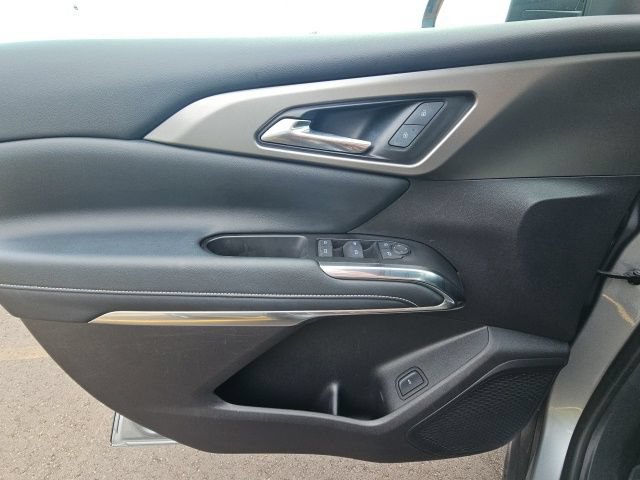 Used 2025 Chevrolet Traverse LT FWD image 26